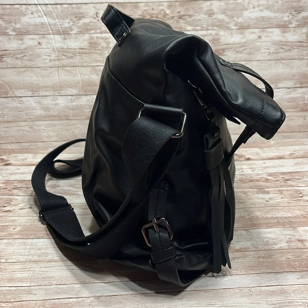 Sherpani Petra Crossbody Black Foldover Top Like New Condition